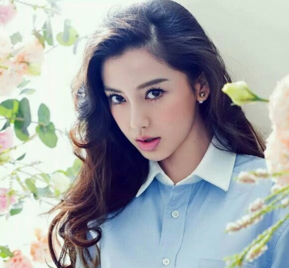 璀璨星途,多才多艺的影视明星杨颖风采展现